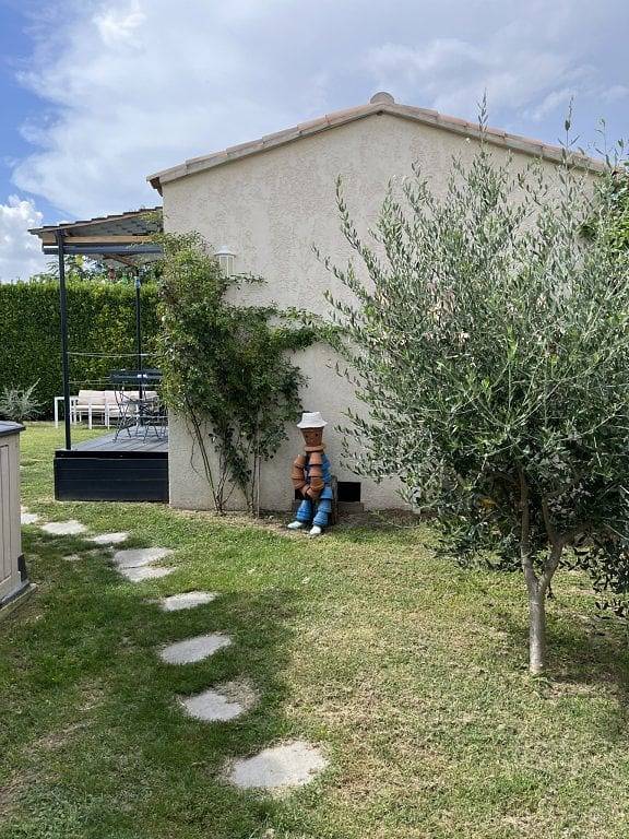 Chez Frédérique et Jean-Claude - Chambre Lou in Taillades, Parc naturel régional du Luberon