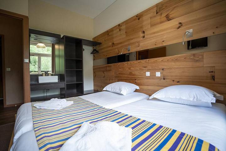 Parc de vacances pour 4 personnes, avec piscine ainsi que sauna et jardin dans les Alpes francaises - 2