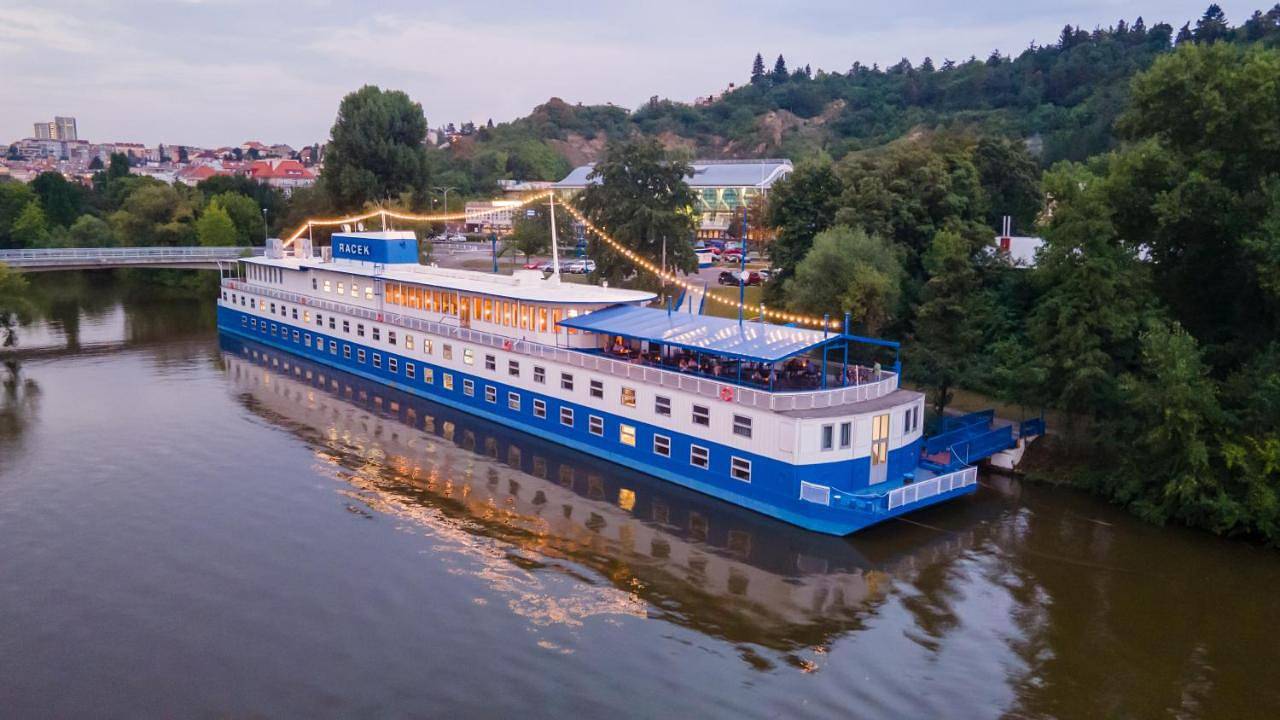Botel Racek in Prag, Mittelböhmen