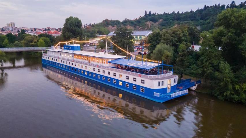 Boot für 2 Personen, mit Terrasse und Ausblick in Prag