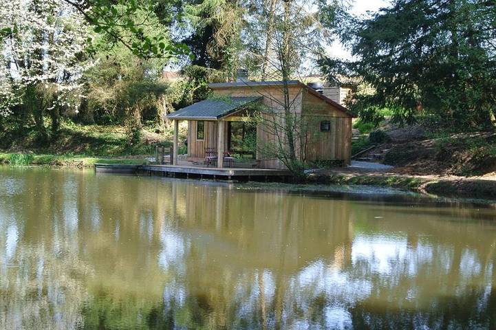 Gîte pour 4 personnes, avec terrasse à Saint-Priest-les-Fougères