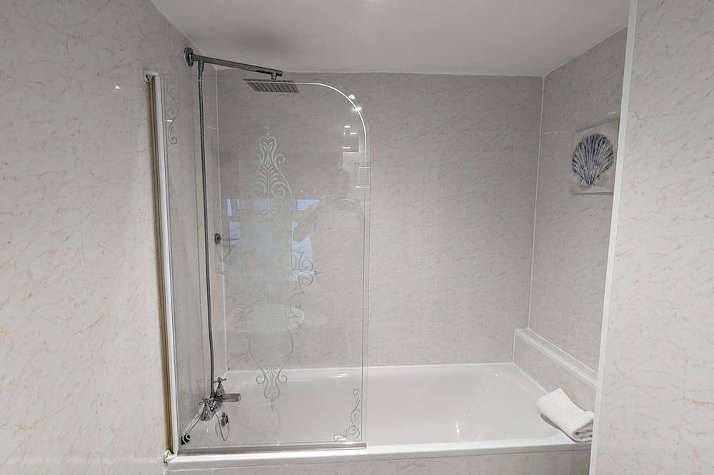 Entire 9 Bedroom Hotel, 9 en-suite Bathrooms, Steps from Llandudno Beach 🏖️🌅 in Llandudno, Conwy en omgeving