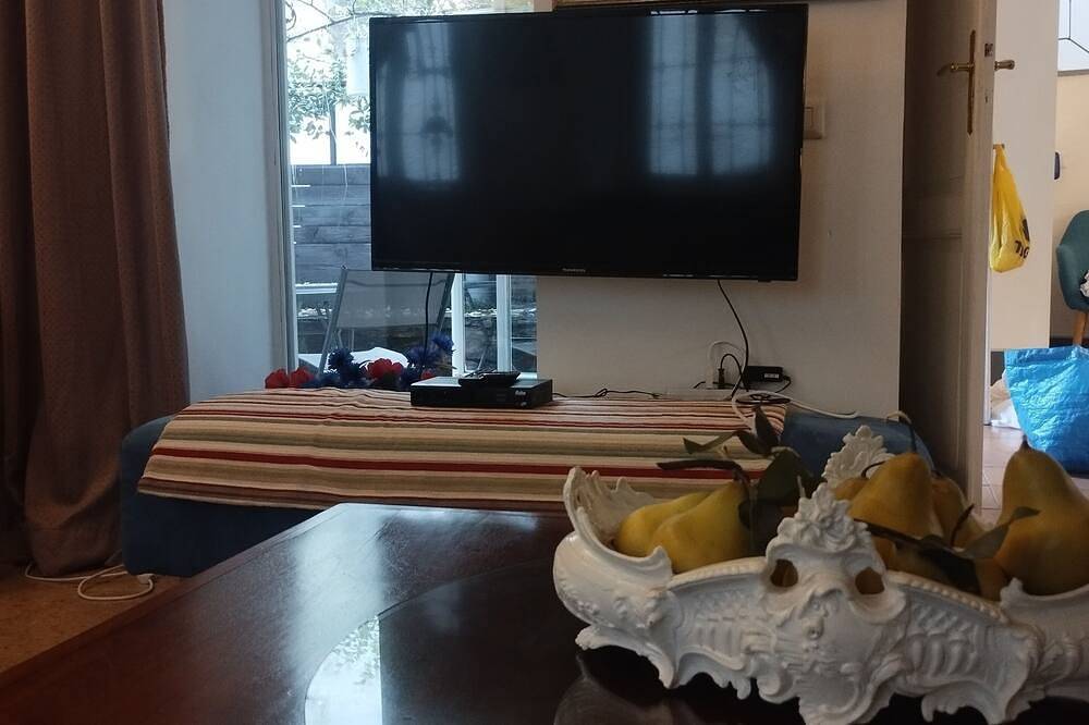 Charming rustic \"Blu house\" pet friendly in Arizzano, Lago Maggiore (Piemonte)