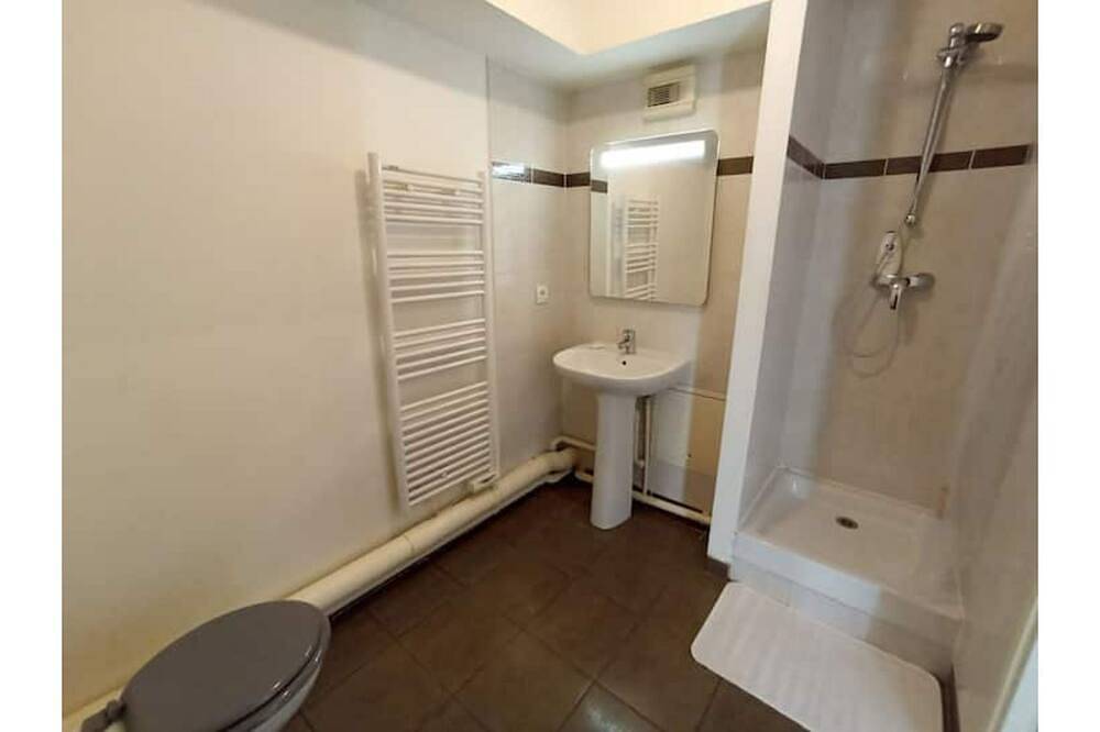 Appartement entier, Joli studio, 5 min de versailles, 20 de Paris in Chaville, Hauts-de-Seine