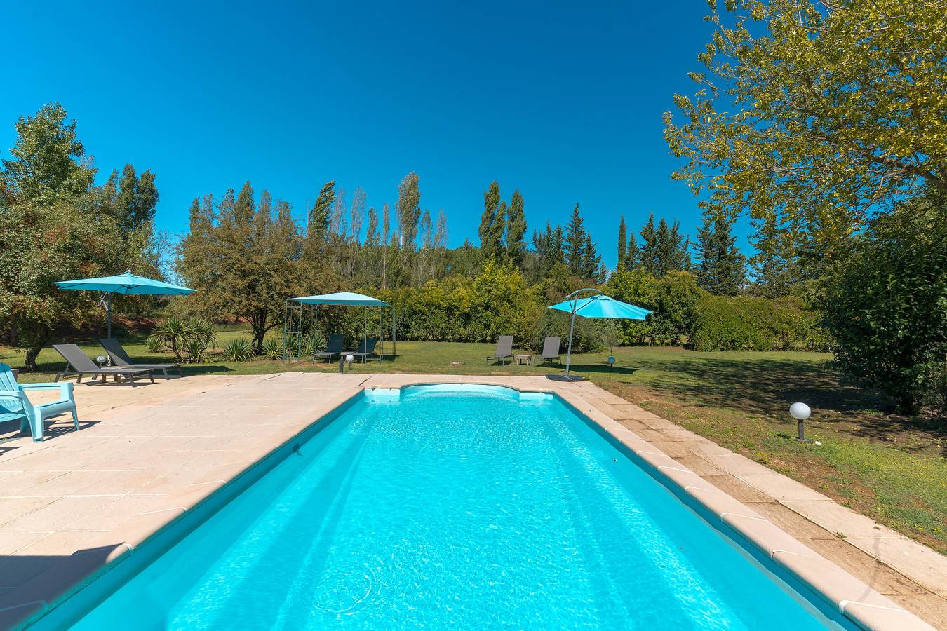 Domaine plan des devens in Roussillon, Parc naturel régional du Luberon