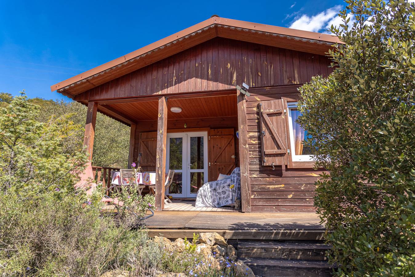 Chalet 'Corbieres' con vistas a la montaña, piscina compartida y terraza privada in Rouffiac-des-Corbières, Parque Natural Regional Corbières-Fenouillèdes