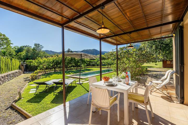Villa 'Alfonsa' com vista para a montanha, Wi-Fi e ar condicionado in Torrent de la Vall d'en Marc, Pollença