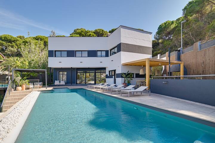 Villa für 14 Personen, mit Balkon - 1