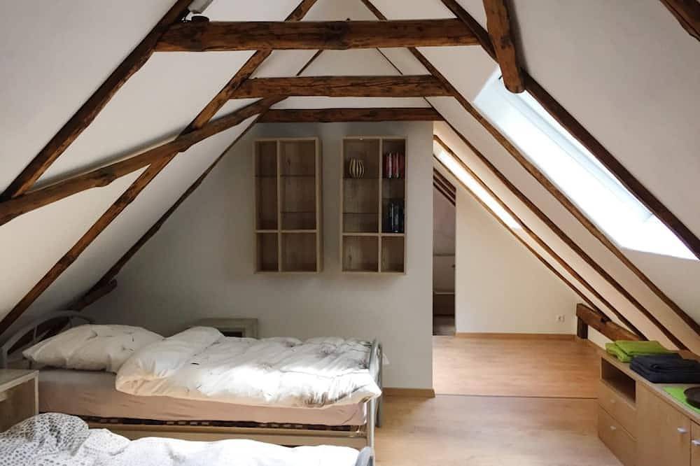 Ferienwohnung Kaminzimmer im Landsitz- 2-Ständer-Heuerhaus im Rhodo-Garten. in Westerstede, Ammerland