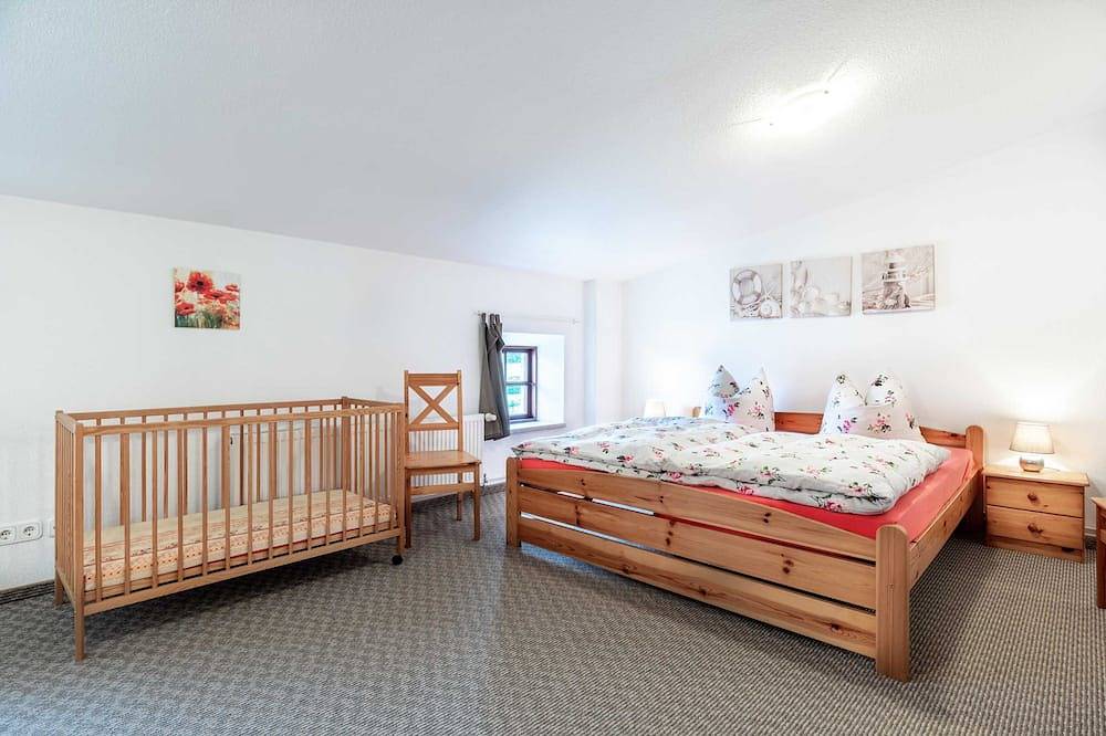 Ganze Wohnung, Nr. 2 - 4 Zimmer Ferienwohnung mit Kamin, Terrasse, Garten - Ostsee Bauernhof in Steffenshagen, Rostock und Umgebung