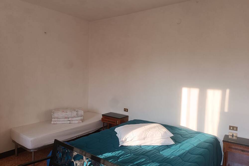 Haus 75 Quadratmeter.  In der Nähe von See und Zentrum Parkplatz und Wi. Fi frei in Lecco, Westliche Bergamo-Alpen