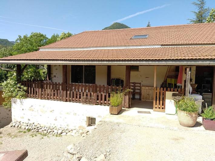Gîte pour 6 personnes, avec balcon ainsi que vue et jardin dans Gigors