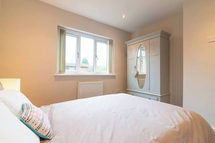 Nouveau, beau 6 chambres Parking gratuit Maison de vacances près de l'aéroport de Manchester in Manchester, Grand Manchester