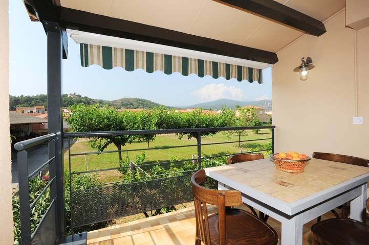 Gîte pour 4 personnes, avec terrasse à Corbère-les-Cabanes