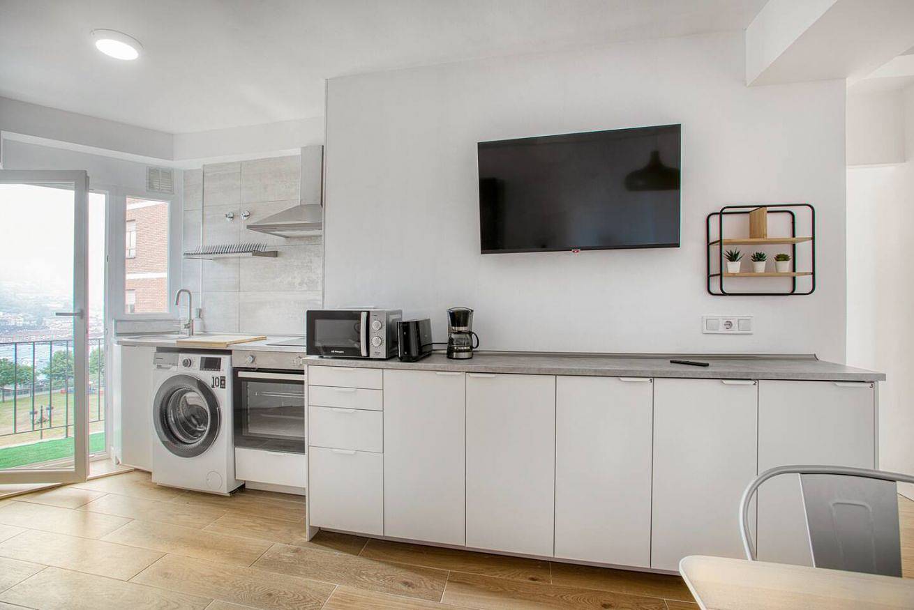 Ganze Wohnung, Gemütliche Ferienwohnung, 2 km vom Zentrum von Oviedo entfernt, mit WLAN und Annehmlichkeiten in Oviedo, Cordillera Cantábrica