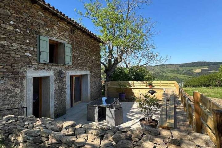 Location de vacances pour 6 personnes, avec Terrasse à Sainte-Croix-en-Jarez