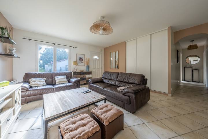 Ferienhaus für 10 Personen, mit Pool und Garten