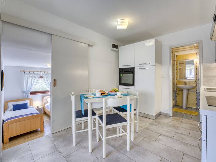 Ferienwohnung für 4 Personen, mit Terrasse und Garten in Njivice - 4