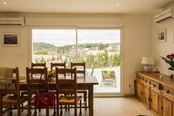 Location de vacances pour 9 personnes, avec jardin ainsi que terrasse et jacuzzi, animaux acceptés à Brue-Auriac