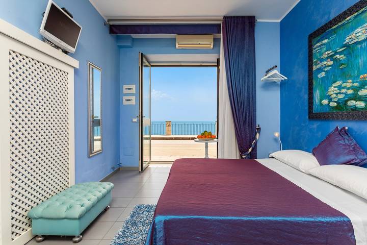 Entire apartment, Casa Mare Sea View with Air Conditioning in Giardini-Naxos, Messina Province