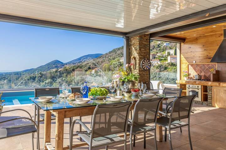 Location de vacances pour 10 personnes, avec terrasse et piscine à Cervione - 4