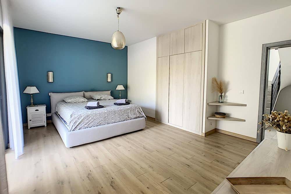 Magnificent Contemporary Villa With Swimming Pool And Tennis Court in Mouans-Sartoux, Cannes region
