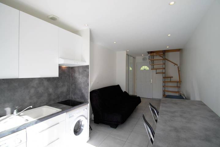 Gîte pour 2 personnes, avec Terrasse et Jardin dans Aéroport Lyon Saint-Exupéry
