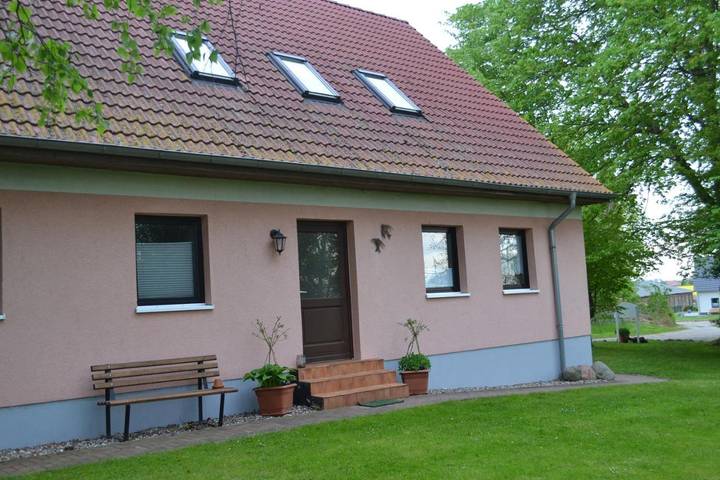 Ferienwohnung für 4 Personen, mit Terrasse und Garten in Oertzenhof