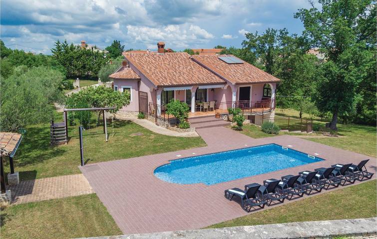 Ferienhaus für 7 Personen, mit Terrasse und Pool - 1