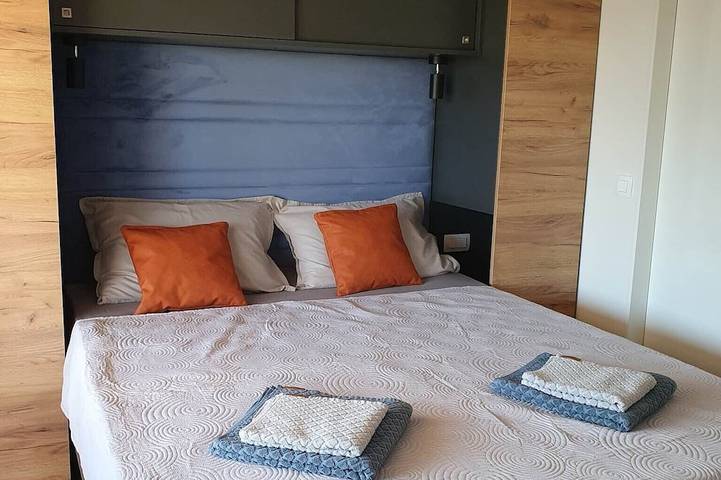 Camping für 6 Personen, mit Terrasse in Pomer - 3