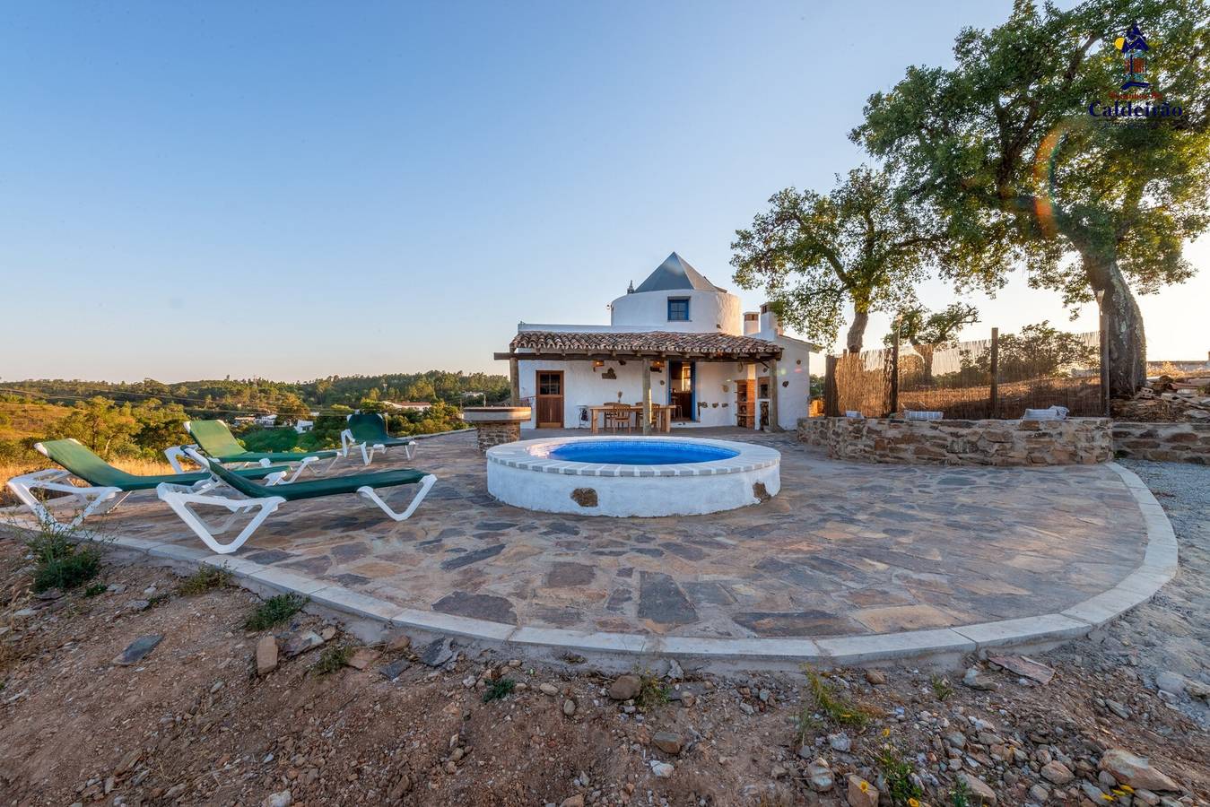 Casa de férias 'Casa Moinho Da Eira' com vista para a montanha, Wi-Fi e ar condicionado in Salir, Serra do Caldeirão