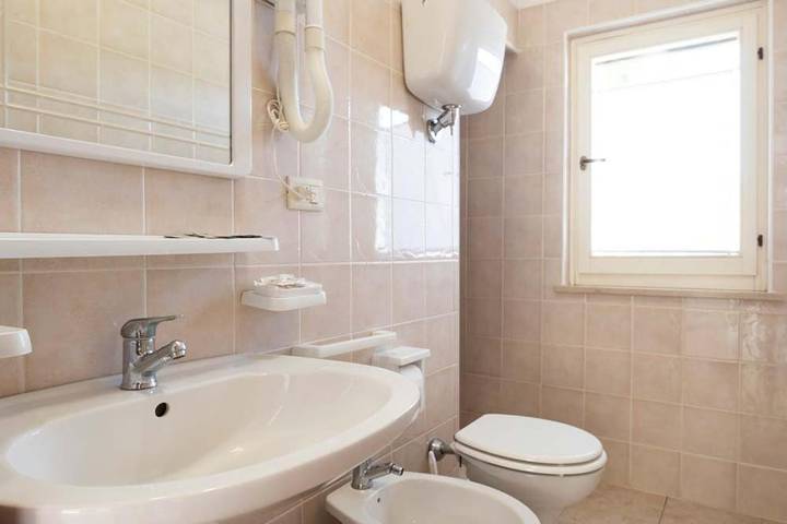 Parc de vacances pour 2 personnes, avec sauna et jardin ainsi que piscine et jacuzzi, animaux acceptés en Italie - 3