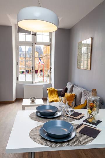 Gîte pour 4 personnes, avec terrasse dans Place Ducale Charleville Mezieres