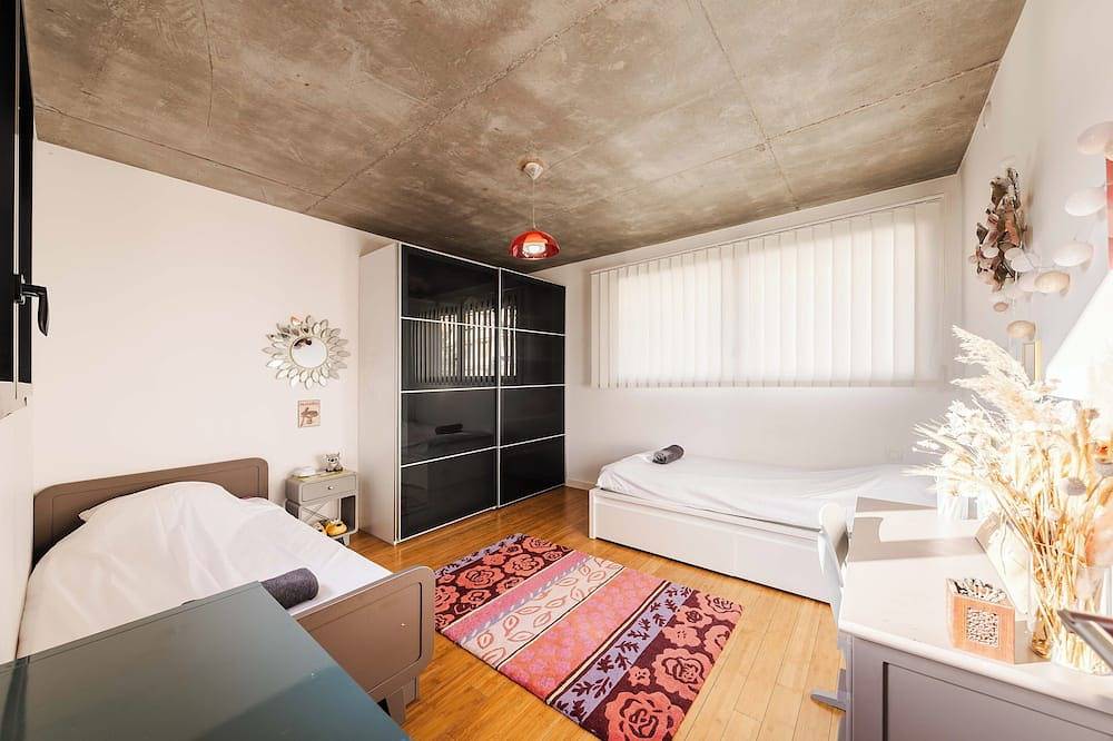 Charming 3-bedroom villa 10 min from Paris - garden, home cinema, fitness room in Clamart, Hauts-de-Seine
