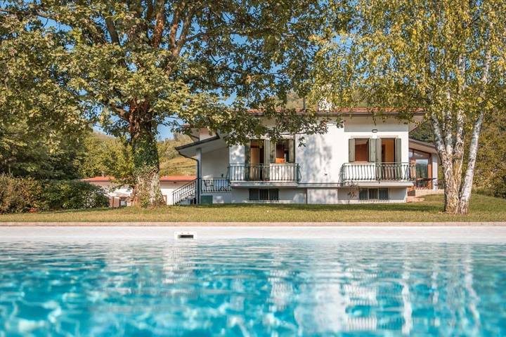 Casa vacanza per 3 persone, con Terrazza e Giardino nonché Piscina e Panorama a Cormòns