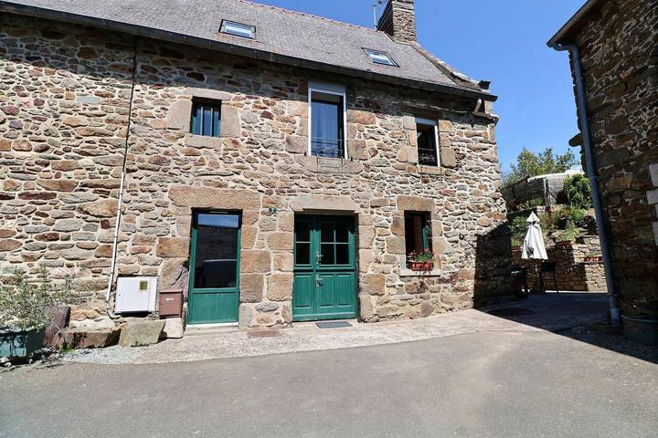 Gîte pour 8 personnes, avec Terrasse ainsi que Jardin et Vue à Saint-Suliac