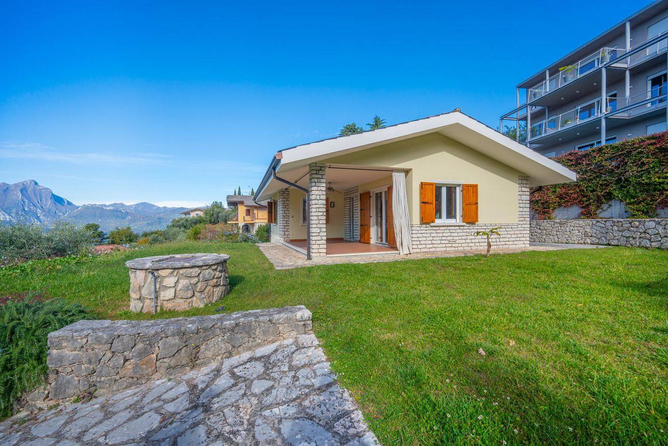 Apartmentsgarda - Albisano Sky House in Torri del Benaco, Gardasee-Berge