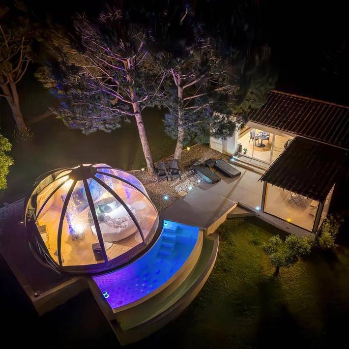 Tente pour 2 personnes, avec vue et sauna ainsi que jardin et piscine dans l' Aude