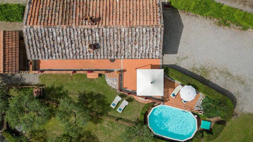 Location de vacances pour 4 personnes, avec terrasse ainsi que jardin et piscine à Monti (Toscane) - 3