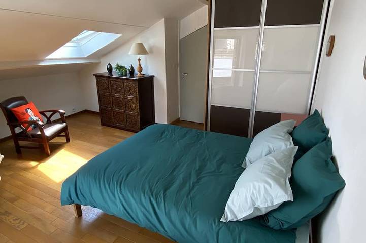 Renovated house with outside courtyard 10 min walk from the sea - free parking in Saint-Malo, Región de Saint-Malo