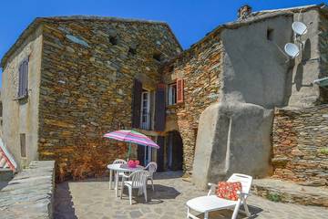 Location de vacances pour 6 personnes, avec terrasse à Pietra-di-Verde