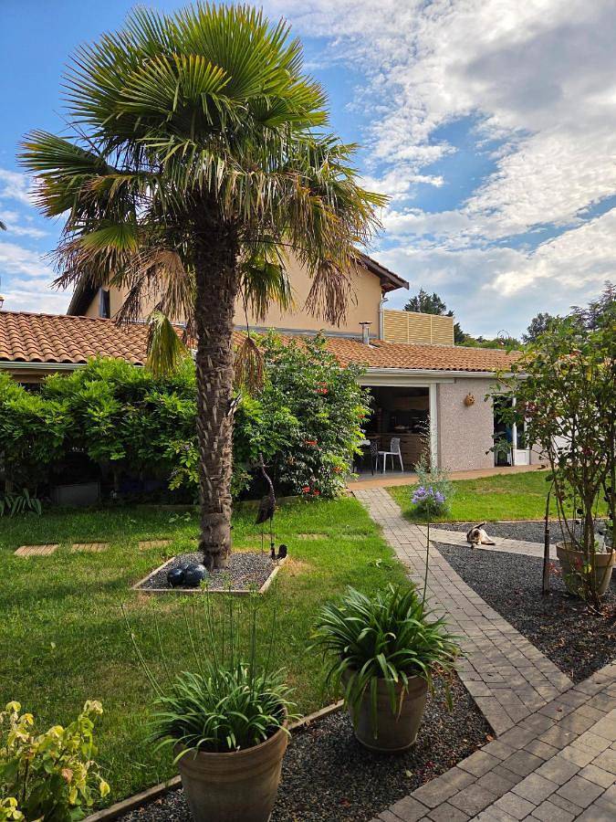 Gîte pour 4 personnes, avec jardin et piscine à Blacé - 3