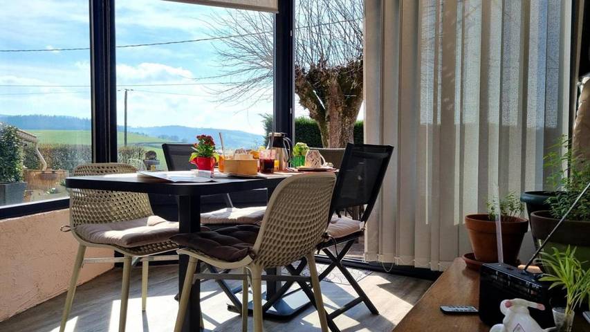 Chambre d’hôte pour 4 personnes, avec jardin ainsi que vue et piscine dans la Loire - 4