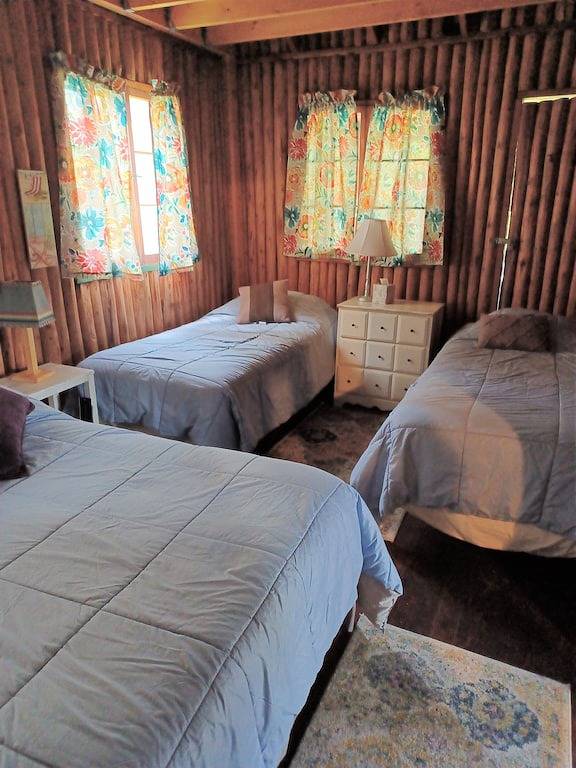 Log cabin for 6 people, with yard and terrace, with pets in Lake Huron