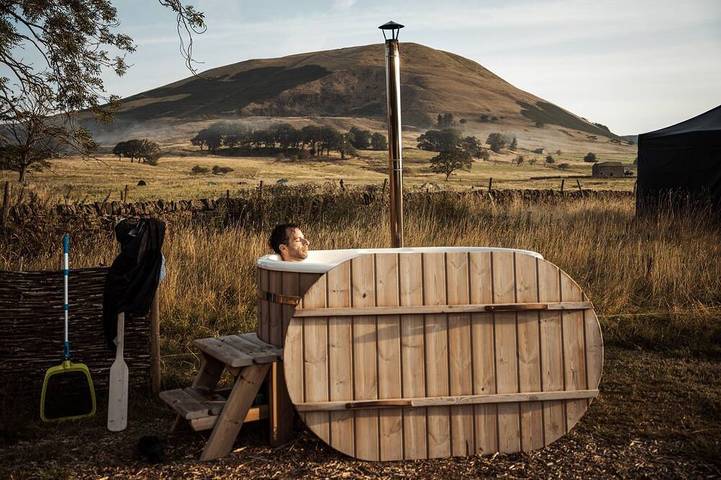 Glamping for 2 people, with Hot tub in Derbyshire