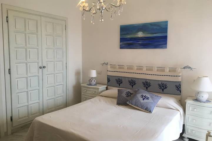 Schönes Apartment mit privatem Pool, 100 Meter vom Strand in Spiaggia di Laconia, Arzachena