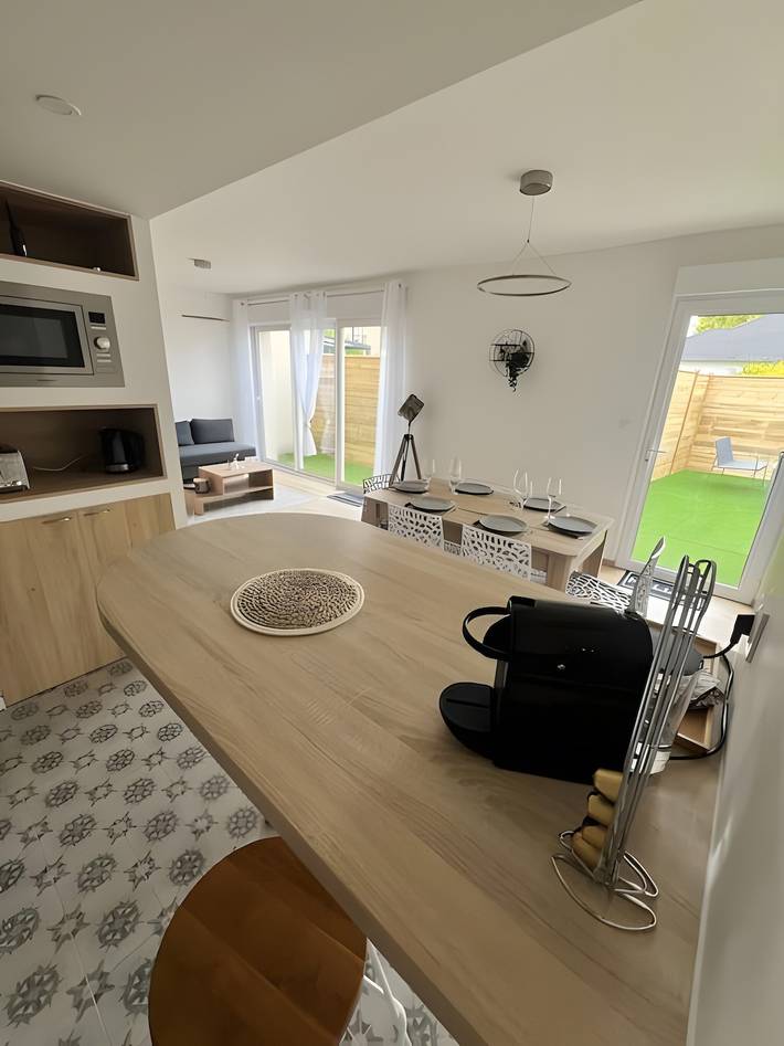 'Chez Hugo' Apartment with Private Terrace