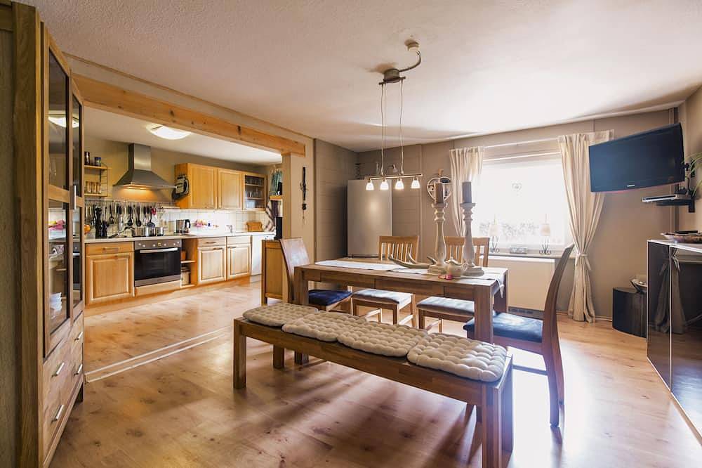 Ganze Wohnung, 4 Sterne Ferienhaus mit 2  Fewos Wohnung  Idylle (100m²) nur 5 km von Limburg in Hünfelden, Landkreis Limburg-Weilburg
