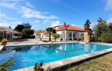 Casa rural para 6 personas, con vistas además de jardín y piscina en Benicarló