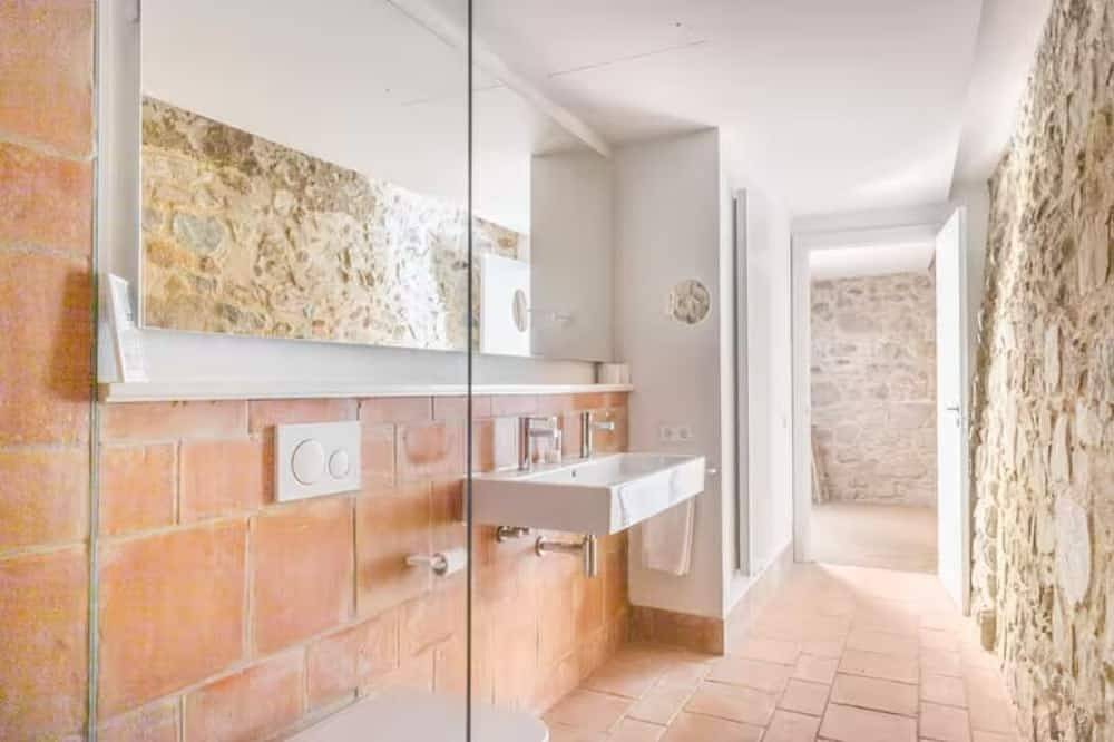 Entire apartment, Romantic apartment in idyllic nature setting in Alella, Costa del Maresme